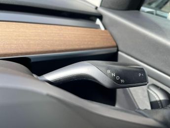 Tesla Model 3 Standard Range Plus Auto RWD 4dr