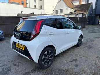 Toyota AYGO 1.0 VVT-i x-plore x-shift Euro 6 5dr