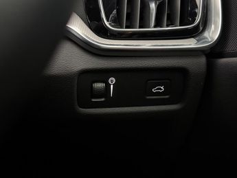 Volvo V60 2.0 B4 MHEV R-Design Auto Euro 6 (s/s) 5dr