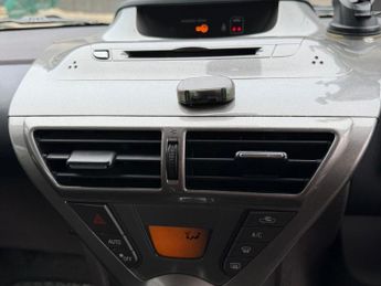 Toyota iQ 1.0 VVT-i 2 Multidrive Euro 4 3dr