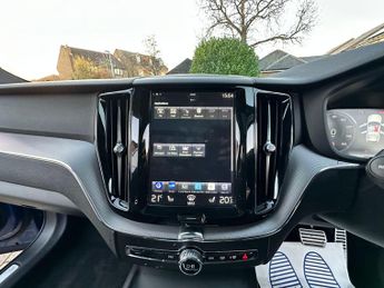 Volvo XC60 2.0h T8 Twin Engine 10.4kWh R-Design Auto AWD Euro 6 (s/s) 5dr