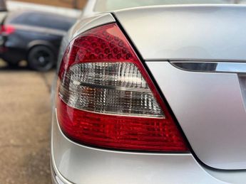 Mercedes-Benz E Class 3.0 E320 CDI Avantgarde G-Tronic 4dr