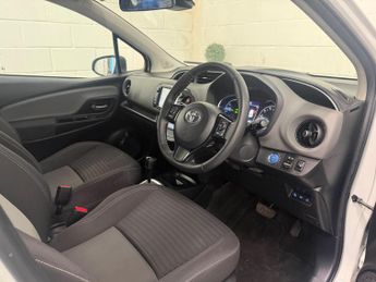 Toyota Yaris 1.5 VVT-h Icon Tech E-CVT Euro 6 (s/s) 5dr