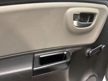 Toyota Yaris 1.5 VVT-h Icon Tech E-CVT Euro 6 (s/s) 5dr