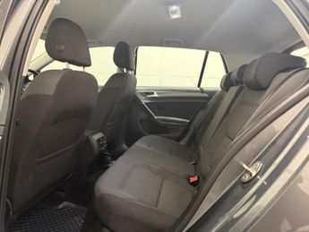 Volkswagen e-Golf 35.8kWh e-Golf Auto 5dr