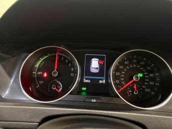 Volkswagen e-Golf 35.8kWh e-Golf Auto 5dr