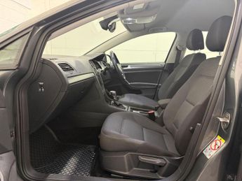 Volkswagen e-Golf 35.8kWh e-Golf Auto 5dr