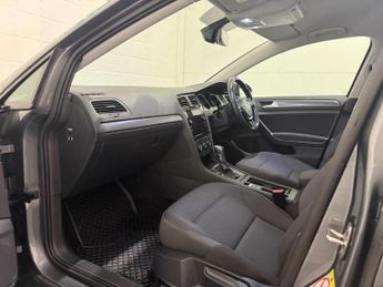 Volkswagen e-Golf 35.8kWh e-Golf Auto 5dr