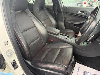 Mercedes-Benz GLA 2.1 GLA220d AMG Line (Premium Plus) 7G-DCT 4MATIC Euro 6 (s/s) 5