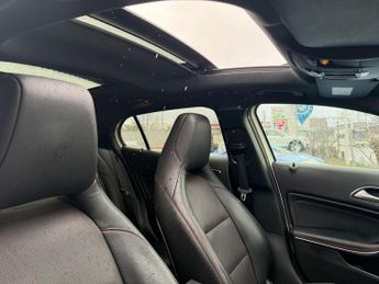 Mercedes-Benz GLA 2.1 GLA220d AMG Line (Premium Plus) 7G-DCT 4MATIC Euro 6 (s/s) 5