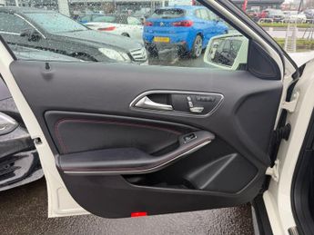 Mercedes-Benz GLA 2.1 GLA220d AMG Line (Premium Plus) 7G-DCT 4MATIC Euro 6 (s/s) 5