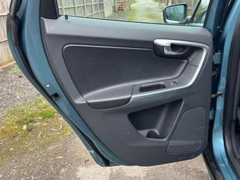 Volvo XC60 2.4 D5 SE Lux Geartronic AWD Euro 4 5dr