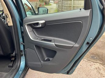 Volvo XC60 2.4 D5 SE Lux Geartronic AWD Euro 4 5dr