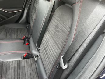 Mercedes-Benz A Class 2.1 A200d AMG Line (Premium Plus) Hatchback 5dr Diesel 7G-DCT Eu