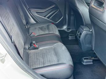 Mercedes-Benz CLA 2.1 CLA220d AMG Line Coupe 7G-DCT 4MATIC Euro 6 (s/s) 4dr