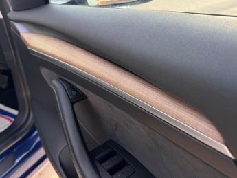 Tesla Model 3 (Dual Motor) Long Range Auto 4WDE 4dr