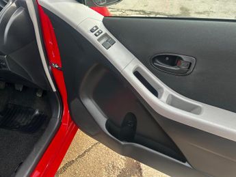 Toyota Yaris 1.0 VVT-i T2 Euro 4 5dr