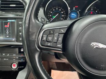 Jaguar F-PACE 2.0 D180 Prestige Auto AWD Euro 6 (s/s) 5dr