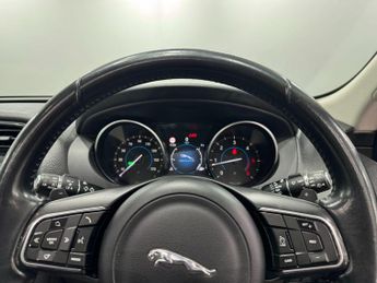 Jaguar F-PACE 2.0 D180 Prestige Auto AWD Euro 6 (s/s) 5dr