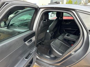 Jaguar XF 2.0d R-Sport Auto Euro 6 (s/s) 4dr