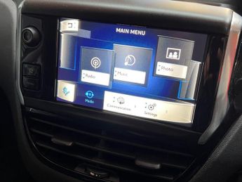 Peugeot 208 1.2 VTi Allure Euro 5 5dr