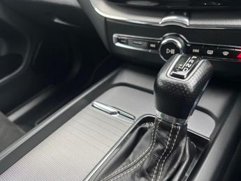 Volvo XC60 2.0 D4 R-Design Auto AWD Euro 6 (s/s) 5dr