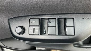 Toyota Yaris Cross 1.5 VVT-h Design E-CVT Euro 6 (s/s) 5dr