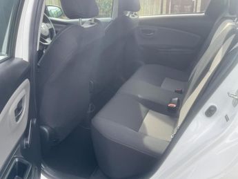 Toyota Yaris 1.5 VVT-i Icon Tech CVT Euro 6 5dr