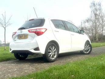 Toyota Yaris 1.5 VVT-i Icon Tech CVT Euro 6 5dr
