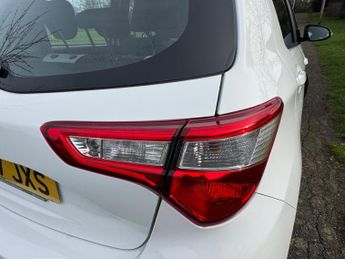 Toyota Yaris 1.5 VVT-i Icon Tech CVT Euro 6 5dr