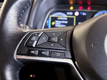 Nissan Leaf 40kWh Acenta Hatchback 5dr Electric Auto (150 ps)