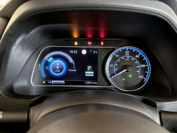 Nissan Leaf 40kWh Acenta Hatchback 5dr Electric Auto (150 ps)
