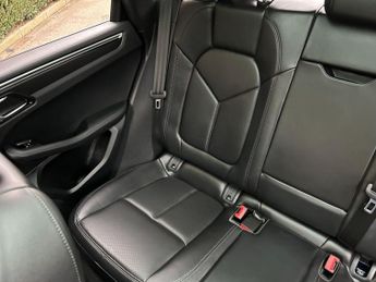 Porsche Macan 2.0T PDK 4WD Euro 6 (s/s) 5dr