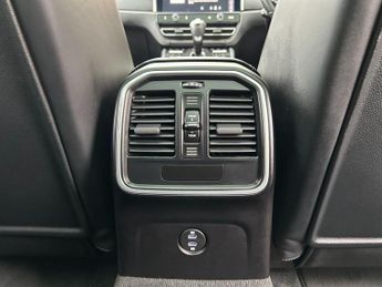 Porsche Macan 2.0T PDK 4WD Euro 6 (s/s) 5dr