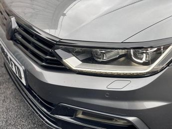 Volkswagen Passat 2.0 BiTDI BlueMotion Tech R-Line DSG 4Motion Euro 6 (s/s) 4dr