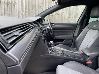 Volkswagen Passat 2.0 BiTDI BlueMotion Tech R-Line DSG 4Motion Euro 6 (s/s) 4dr