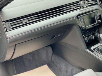 Volkswagen Passat 2.0 BiTDI BlueMotion Tech R-Line DSG 4Motion Euro 6 (s/s) 4dr