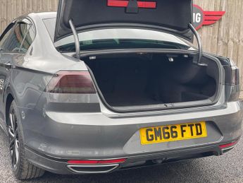 Volkswagen Passat 2.0 BiTDI BlueMotion Tech R-Line DSG 4Motion Euro 6 (s/s) 4dr
