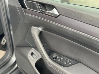 Volkswagen Passat 2.0 BiTDI BlueMotion Tech R-Line DSG 4Motion Euro 6 (s/s) 4dr