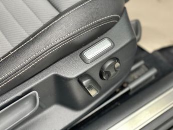 Volkswagen Passat 2.0 BiTDI BlueMotion Tech R-Line DSG 4Motion Euro 6 (s/s) 4dr