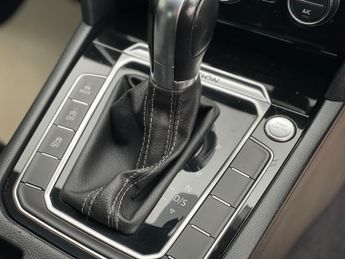 Volkswagen Passat 2.0 BiTDI BlueMotion Tech R-Line DSG 4Motion Euro 6 (s/s) 4dr