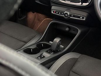 Volvo XC40 2.0 T4 Momentum Auto AWD Euro 6 (s/s) 5dr
