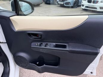 Toyota Yaris 1.33 Dual VVT-i Icon Plus Hatchback 5dr Petrol Multidrive S Euro