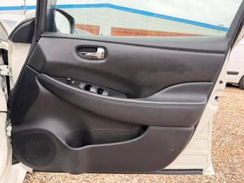 Nissan Leaf 40kWh N-Connecta Auto 5dr