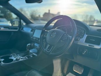 Volkswagen Touareg 3.0 TDI V6 R-Line Plus Tiptronic 4WD Euro 6 (s/s) 5dr