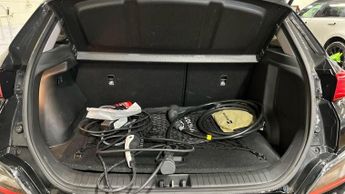 Hyundai KONA 64kWh Premium SUV 5dr Electric Auto (10.5kW Charger) (204 ps)