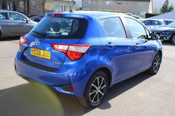 Toyota Yaris 1.5 VVT-h Icon Tech E-CVT Euro 6 (s/s) 5dr