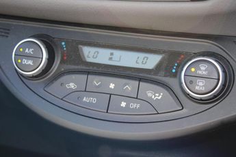 Toyota Yaris 1.5 VVT-h Icon Tech E-CVT Euro 6 (s/s) 5dr