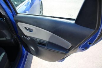 Toyota Yaris 1.5 VVT-h Icon Tech E-CVT Euro 6 (s/s) 5dr