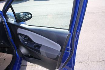 Toyota Yaris 1.5 VVT-h Icon Tech E-CVT Euro 6 (s/s) 5dr